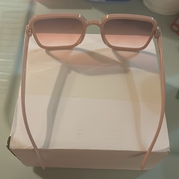 Pink fashion sunglasses - Picture 2 of 2